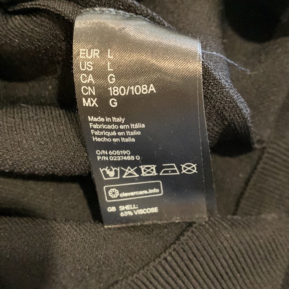 Black knitted hoodie with padded sleeves detail - Picture 5 of 5